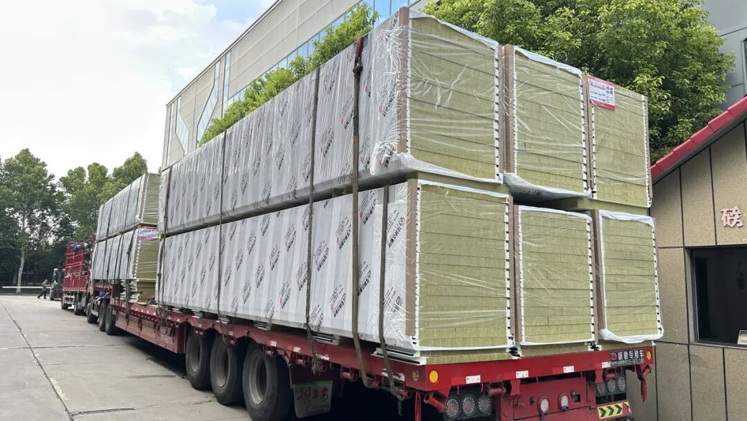 寶潤達(dá)聚氨酯封邊巖棉板 寶潤達(dá)聚氨酯封邊巖棉板